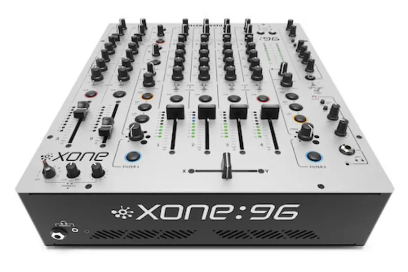 A&H Xone 96 mengpaneel